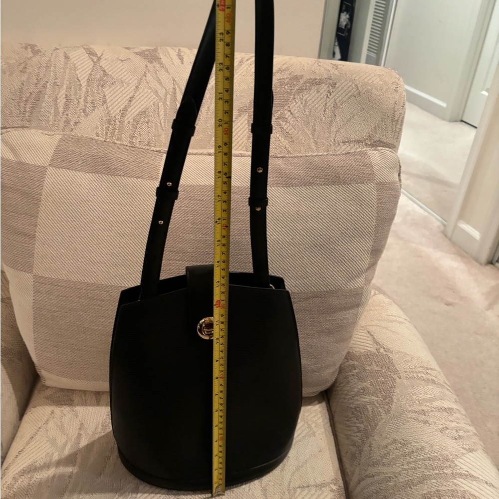 Louis Vuitton elegant black bucket bag - Picture 13 of 16